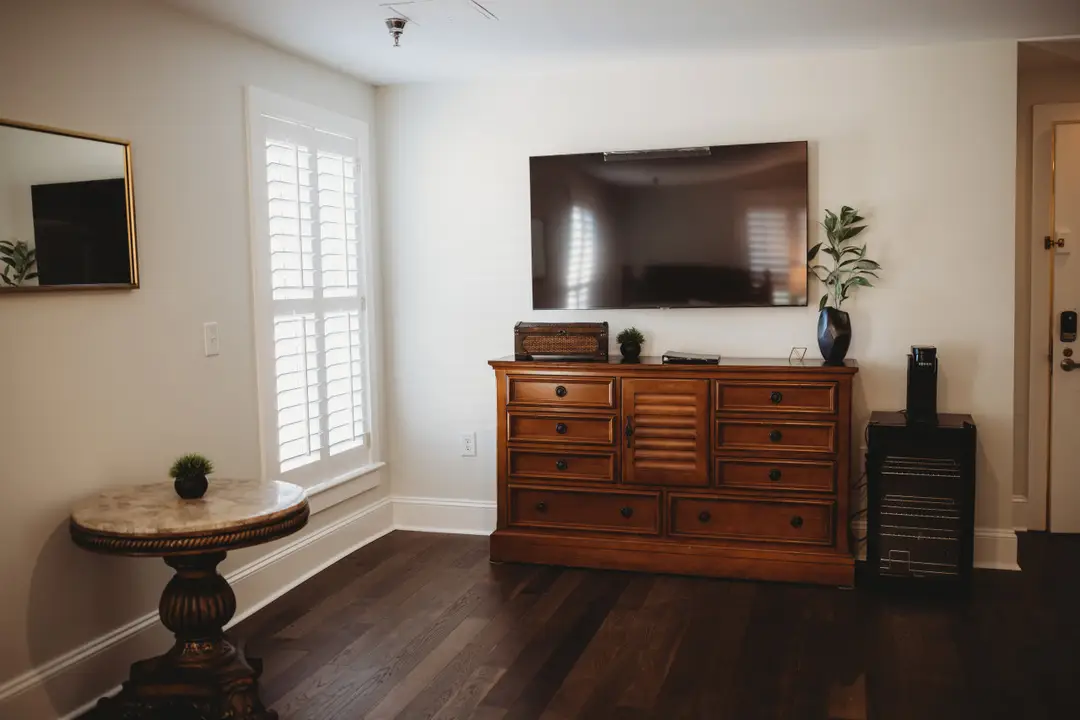 Rm. 12 | Deluxe Guest Room