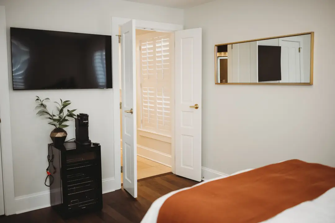 Rm. 14 | Standard Guest Room